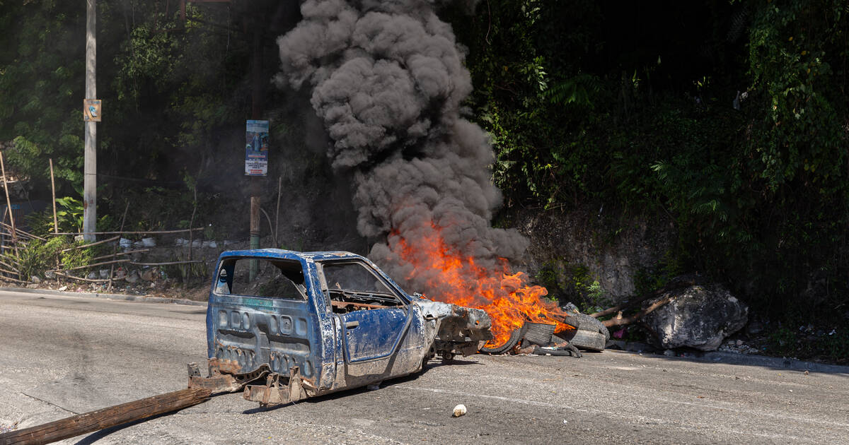 En Haïti, des gangs toujours plus puissants et des dirigeants «complètement cons» selon Macron