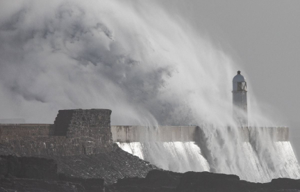 **En images : La tempête hivernale Eowyn s'abat sur l'Irlande et le Royaume-Uni avant d'atteindre la France**