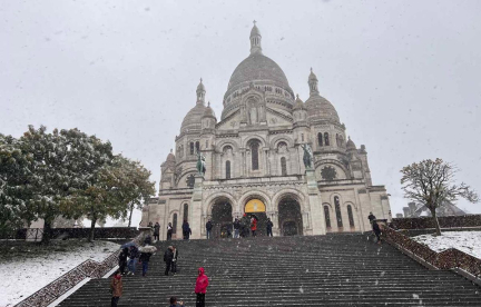 EN IMAGES : Paris, Le Mans, Rennes, Versailles, Chambord et le PSG sous la neige