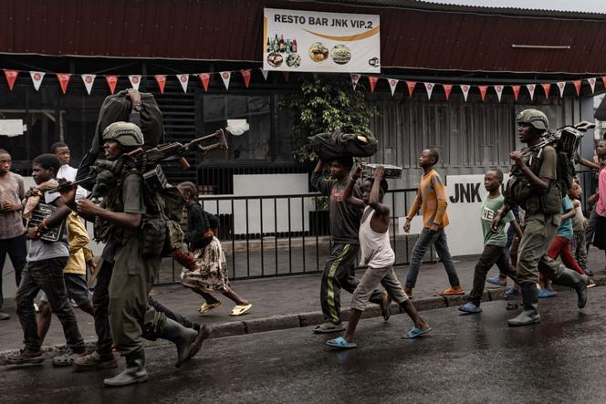 En RDC, la ville de Goma toujours sous les tirs, plusieurs ambassades, dont celle de la France, attaquées par des manifestants à Kinshasa