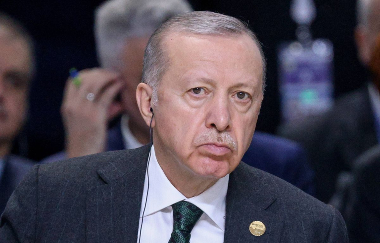 Erdogan salue le mandat d'arrêt de la CPI contre Netanyahou dans le conflit au Proche-Orient

Guerre au Proche-Orient : Erdogan applaudit le mandat d’arrêt de la CPI contre Netanyahou