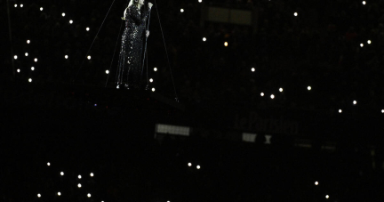 Eurovision 2025 : Louane dévoile sa chanson «Maman» au Stade de France, lors du Tournoi des six nations