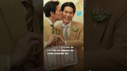 🇹🇭 Près de 2000 couples #LGBT+ se marient en #Thaïlande, pionnière en #Asie du Sud-Est • FRANCE 24