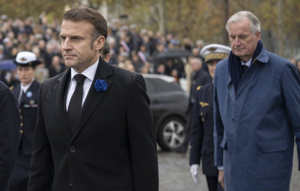 Face à la montée des périls de la censure, Macron se pose en garant de la « stabilité »