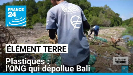 Face à la pollution au plastique à Bali, l'ONG Sungai Watch dépollue les rivières • FRANCE 24