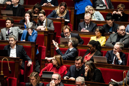 Face à un François Bayrou « impressionniste », les socialistes tergiversent encore avant la motion de censure