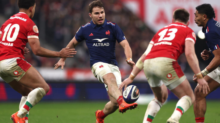 France crush sorry Wales as Dupont marks Six Nations return in style