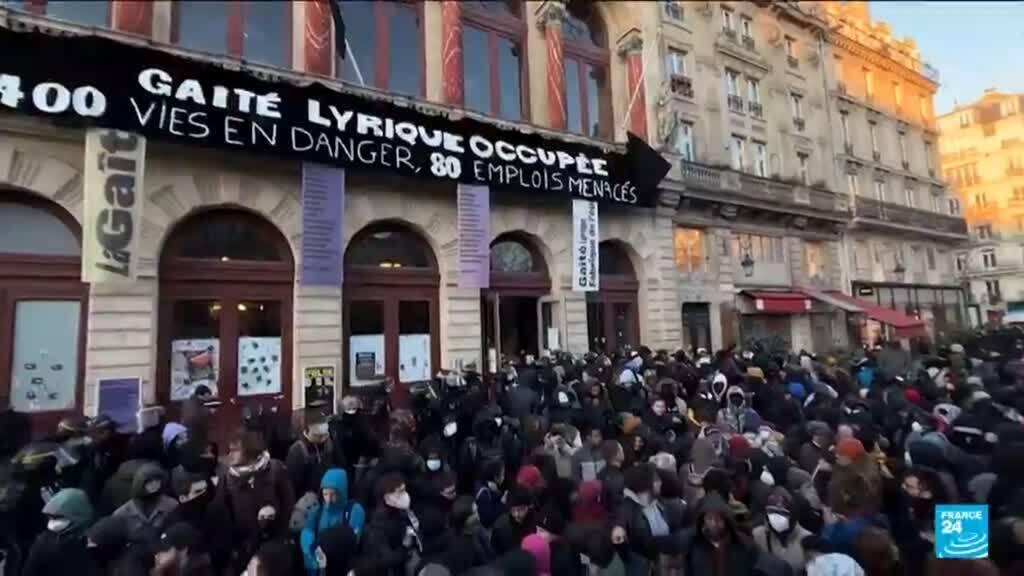 France: Police evict hundreds of migrants squatting in Paris theatre for months