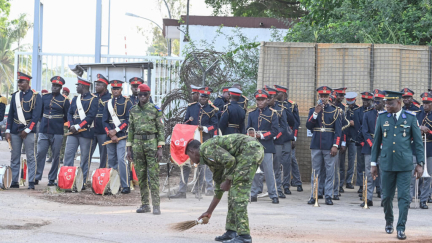 France returns its sole Ivory coast military base to local authorities