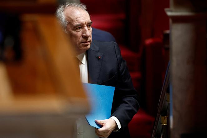 François Bayrou avance avec prudence pour tenter de se maintenir à Matignon