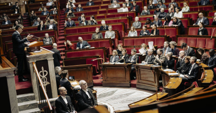 François Bayrou échappe à une motion de censure par quelques contorsions