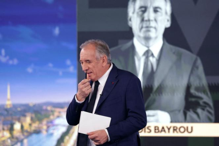 François Bayrou tente de dramatiser le moment pour rassembler, mais peine à convaincre