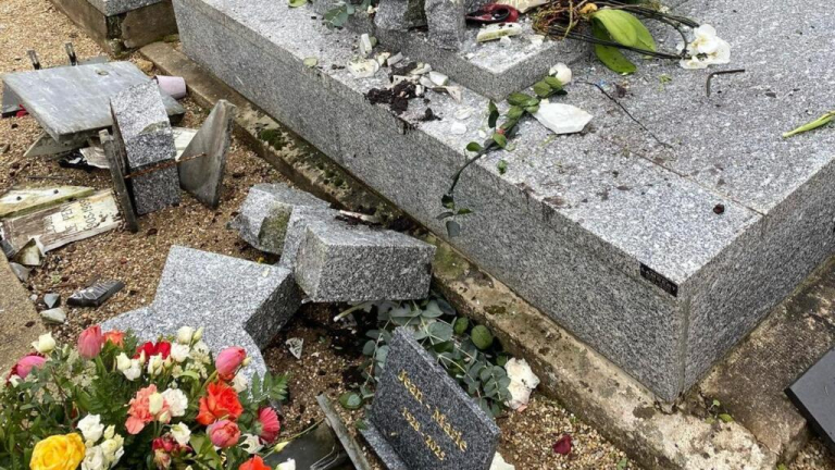 French far-right leader Jean-Marie Le Pen's grave vandalised three weeks after his death