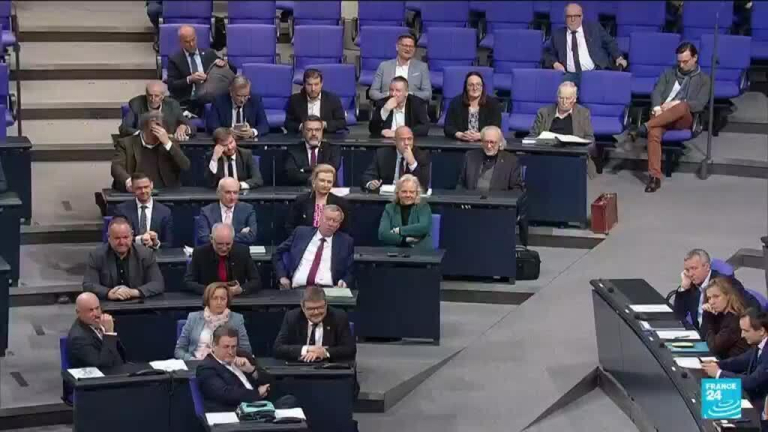 German MPs discuss immigration bill backed by far right