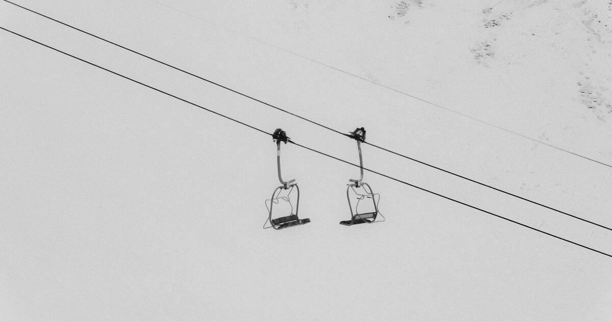 Hautes-Alpes : 240 skieurs évacués d’un télésiège en panne à l’aide d’un hélicoptère