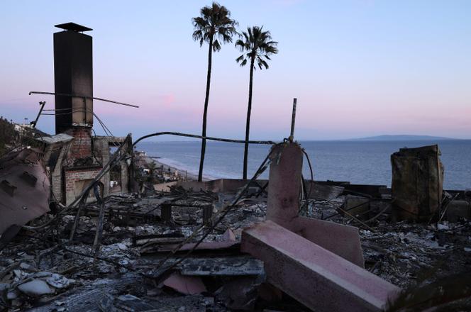 Incendies à Los Angeles : les habitants évacués ne pourront pas rentrer chez eux avant « au moins une semaine »