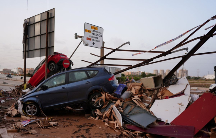 Inondations en Espagne : changement climatique, urbanisation excessive... Comment expliquer l'ampleur du désastre ?