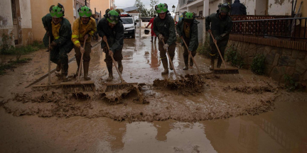 Inondations en Espagne : la vigilance rouge maintenue dans une province d'Andalousie, le président de région appelle à « la plus grande prudence »