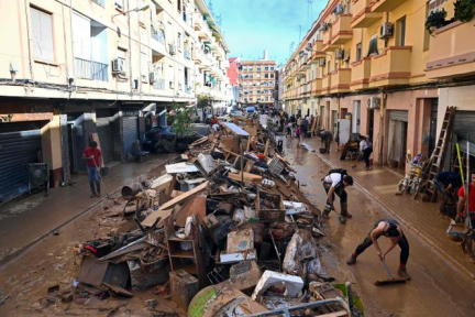 Inondations en Espagne : le bilan s'alourdit à 211 morts, 10 000 soldats et policiers supplémentaires envoyés en renfort