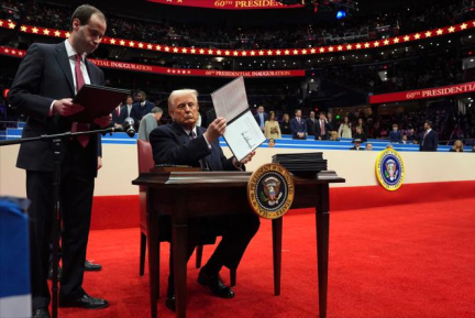 Investiture de Donald Trump : climat, immigration, 6-Janvier, le choc du second mandat confirmé par une série de décrets présidentiels