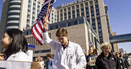 «J’ai été virée vendredi dernier» : des milliers de scientifiques manifestent à Washington contre les attaques de Trump