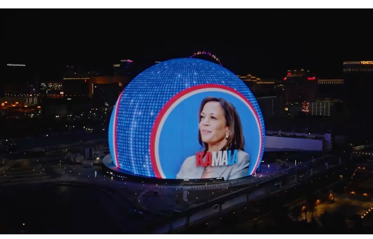 Kamala Harris mise sur un coup d'éclat publicitaire à Las Vegas pour la présidentielle américaine de 2024

**Titre traduit en français :**

Kamala Harris s'offre une publicité sur la Sphère de Las Vegas en plein cœur du Strip pour l'élection présidentielle américaine de 2024