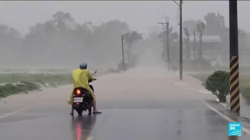 Kong-rey: Taiwan shuts down as strong Typhoon makes landfall