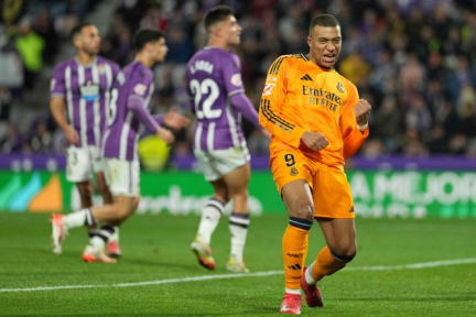 Kylian Mbappé inscrit son premier triplé sous le maillot du Real Madrid face à Valladolid