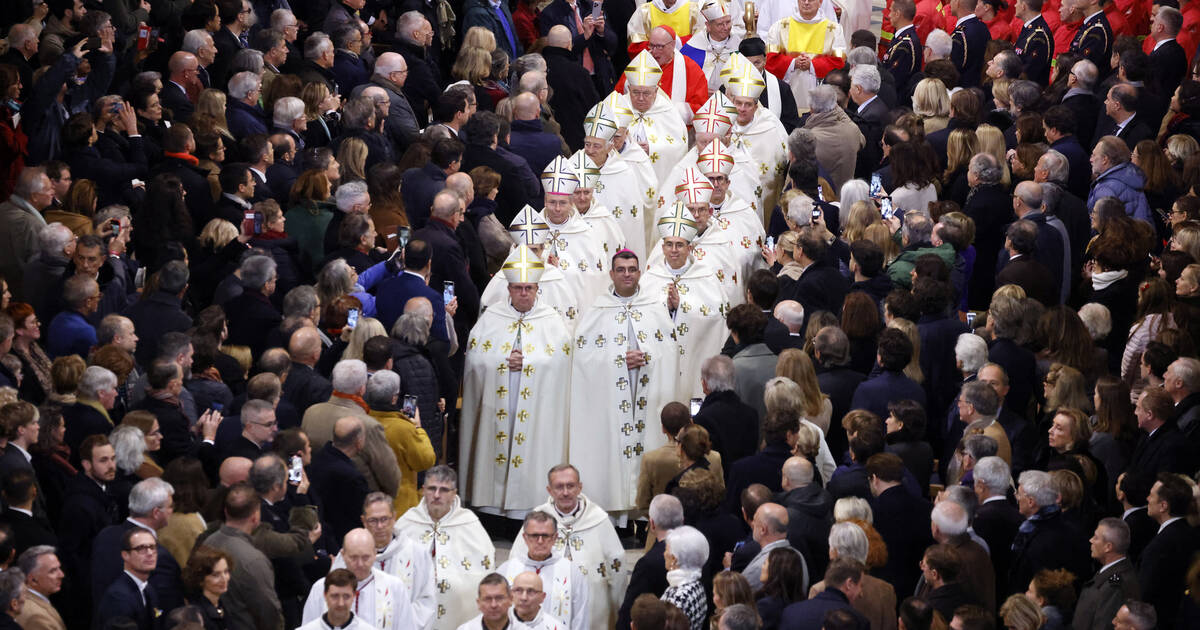 La cathédrale Notre-Dame de Paris rouvre ses portes lors d’une cérémonie fastueuse