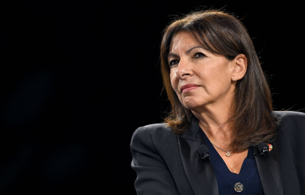 La maire de Paris, Anne Hidalgo, renonce officiellement à un nouveau mandat en 2026