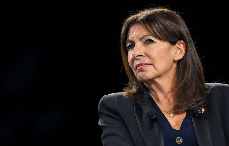 La maire de Paris, Anne Hidalgo, renonce officiellement à un nouveau mandat en 2026