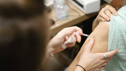 L'agence du médicament répète que les vaccins anti-Covid sont sûrs, après 152 millions d'injections en France