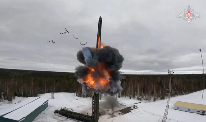 Le missile balistique de moyenne portée tiré sur l’Ukraine, un avertissement de Vladimir Poutine aux Occidentaux