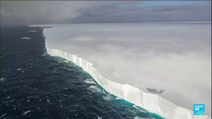 Le plus grand iceberg du monde va percuter une île britannique • FRANCE 24