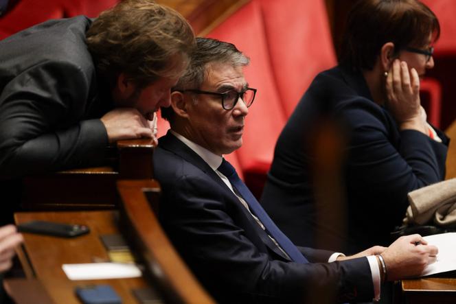 Le PS exige de nouvelles concessions de François Bayrou, en pleine négociation sur le budget