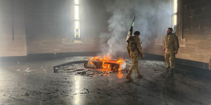 le tombeau de l’ancien président Hafez Al-Assad incendié