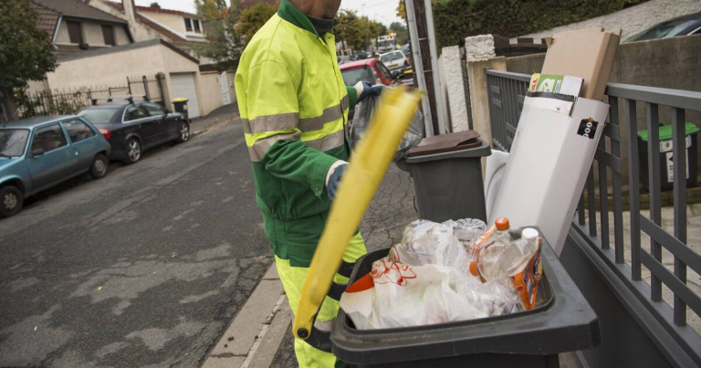 Les Français trient davantage leurs déchets plastiques, mais restent loin de l’objectif européen