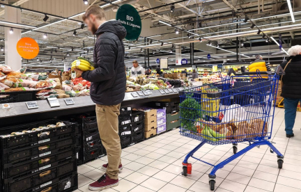 Les produits les moins chers sont-ils vraiment bourrés de sucre ? Est-il vrai que « ça ne coûte pas plus cher de bien manger » ?