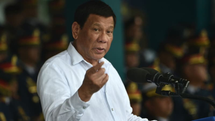 L'ex-président philippin Rodrigo Duterte, arrêté pour crimes contre l'humanité, en route pour La Haye