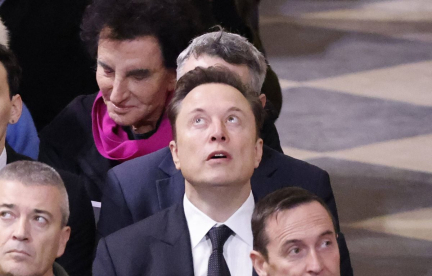 L'extrême droite : « Elon Musk n'a pas toujours été libertaire, il va d'abord là où ses intérêts le mènent »