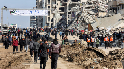 Live: Displaced Palestinians start returning to northern Gaza