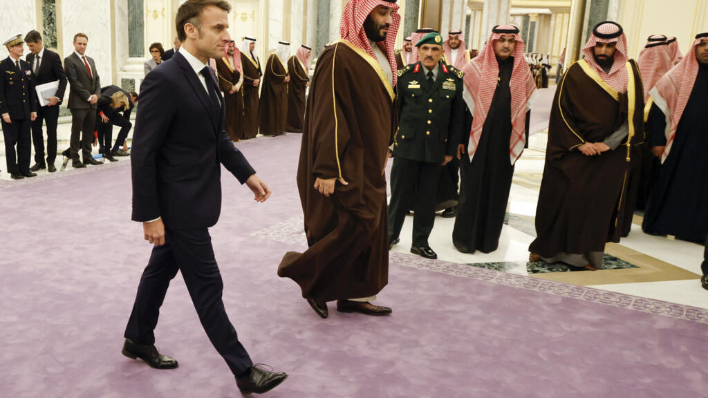 Live: France's Macron, Saudi Crown Prince call for new Lebanese elections