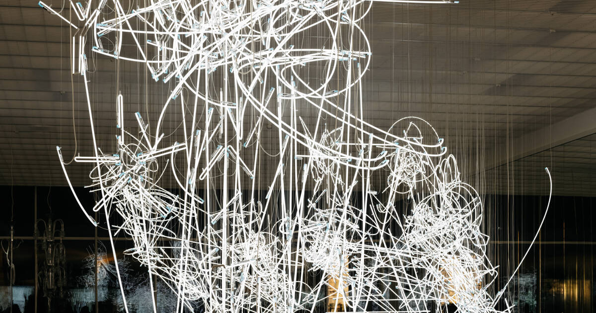 «Lueurs empruntées à Metz» au centre Pompidou : Cerith Wyn Evans, dans tous ses éclats