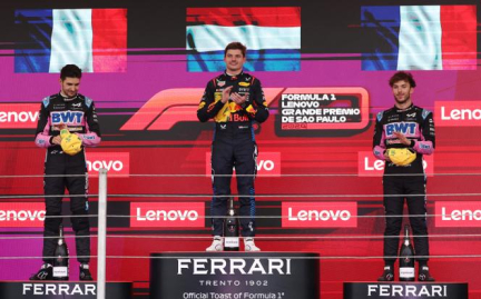 Max Verstappen remporte le Grand Prix du Brésil après une course mouvementée, avec les deux Alpine sur le podium