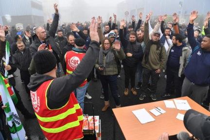 Michelin : deux nouvelles usines françaises vont fermer, les salariés de Cholet votent la grève