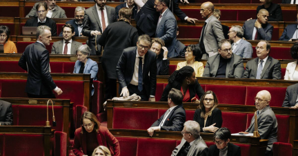 Négociations sur les retraites : à chaque refus, le PS revoit ses exigences à la baisse et repart pour un tour