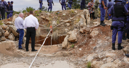 «Nous les supplions depuis des semaines de les sortir» : en Afrique du Sud, l’agonie d’orpailleurs bloqués dans une mine clandestine