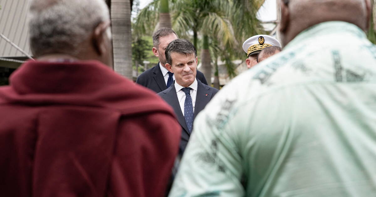 Nouvelle-Calédonie : Manuel Valls hué par des manifestants anti-indépendance lors de sa visite