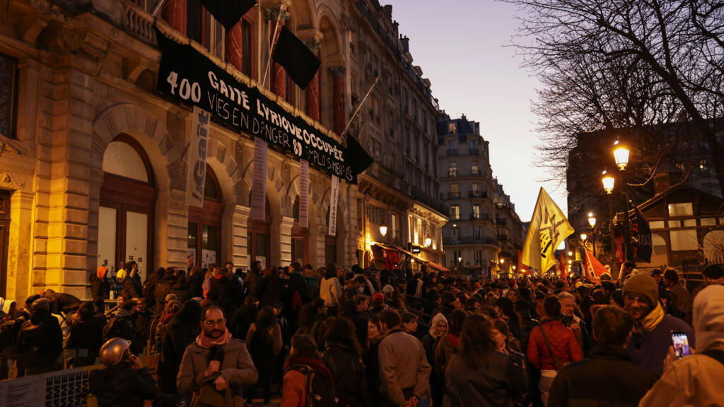 Paris police evacuate hundreds of migrants from theatre after months-long occupation