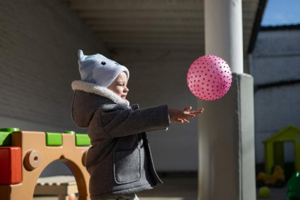 Petite enfance : la Cour des comptes appelle à favoriser l’accueil individuel